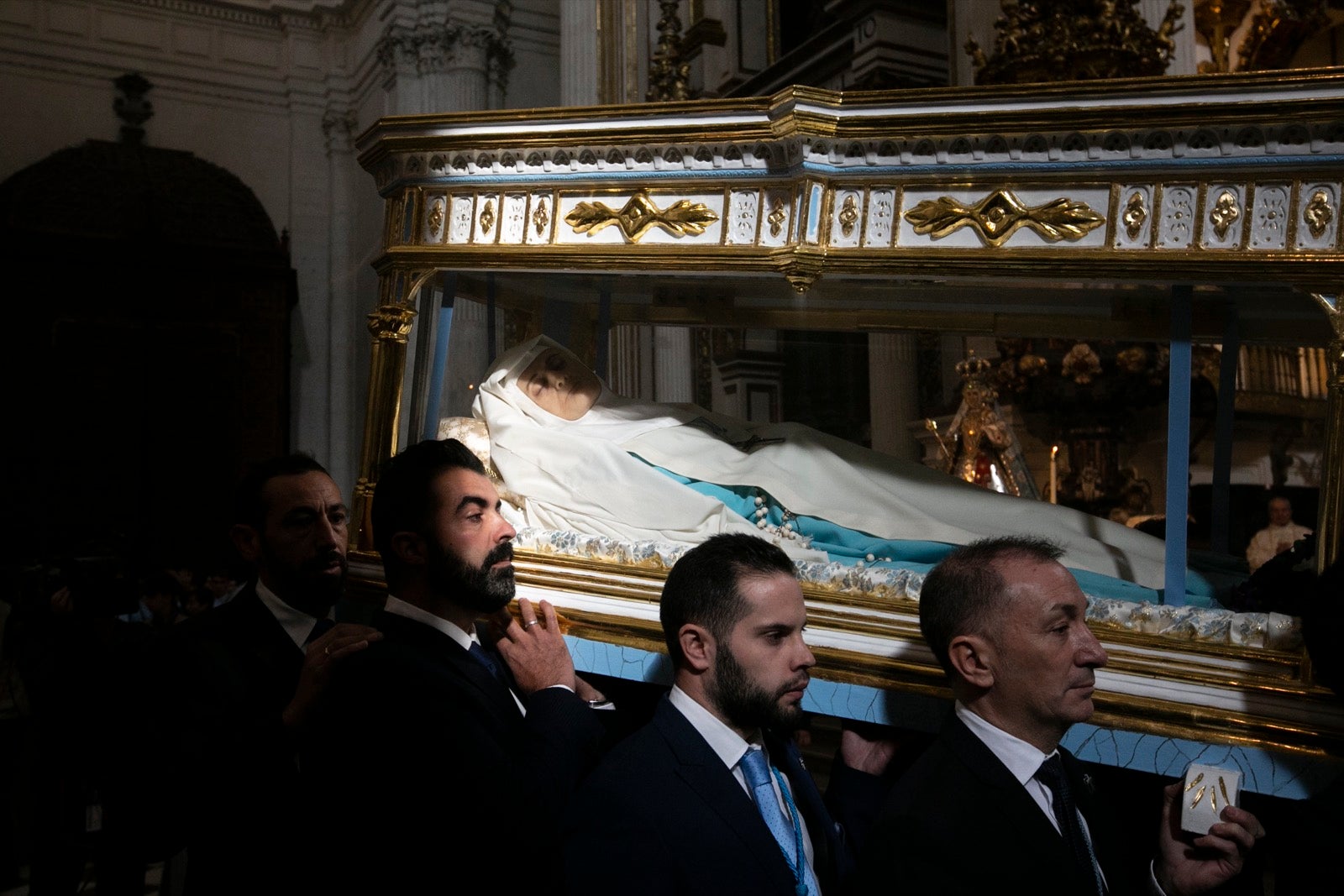 Los mejores momentos y el ambiente de lo vivido en la catedral de Granada este sábado.