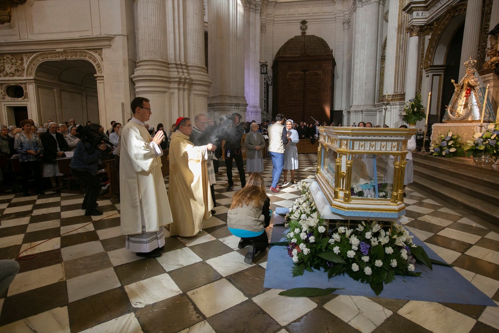 Los mejores momentos y el ambiente de lo vivido en la catedral de Granada este sábado.