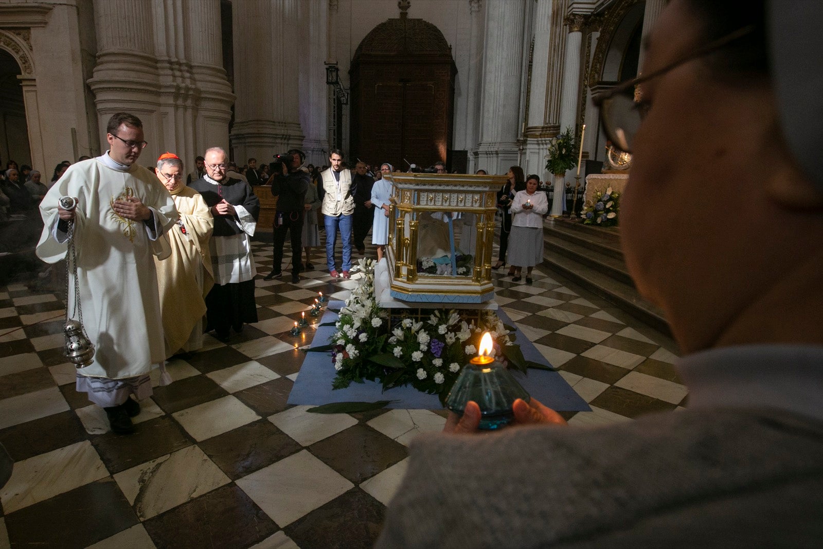 Los mejores momentos y el ambiente de lo vivido en la catedral de Granada este sábado.