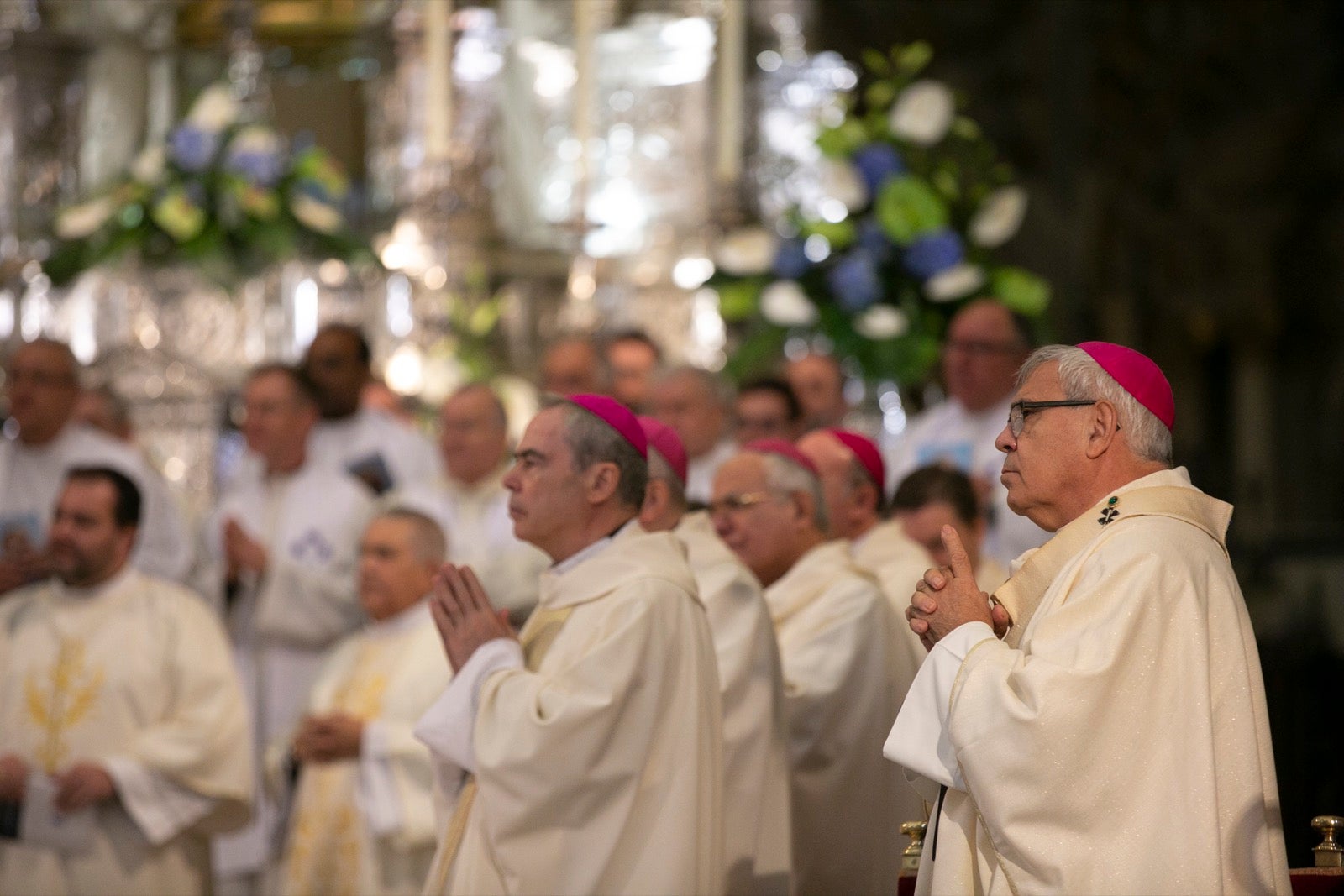 Los mejores momentos y el ambiente de lo vivido en la catedral de Granada este sábado.