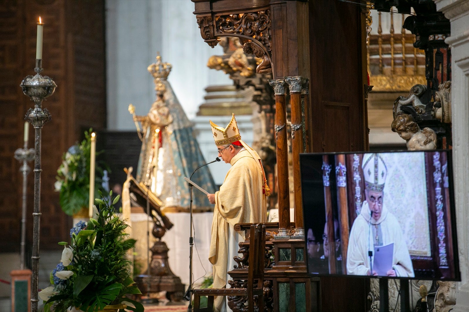 Los mejores momentos y el ambiente de lo vivido en la catedral de Granada este sábado.