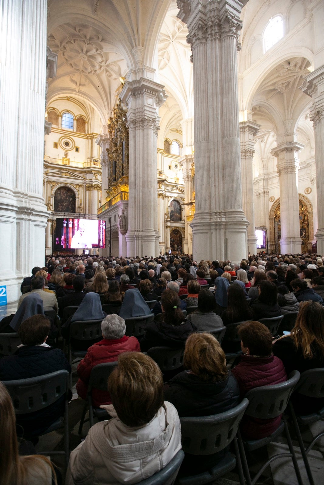 Los mejores momentos y el ambiente de lo vivido en la catedral de Granada este sábado.