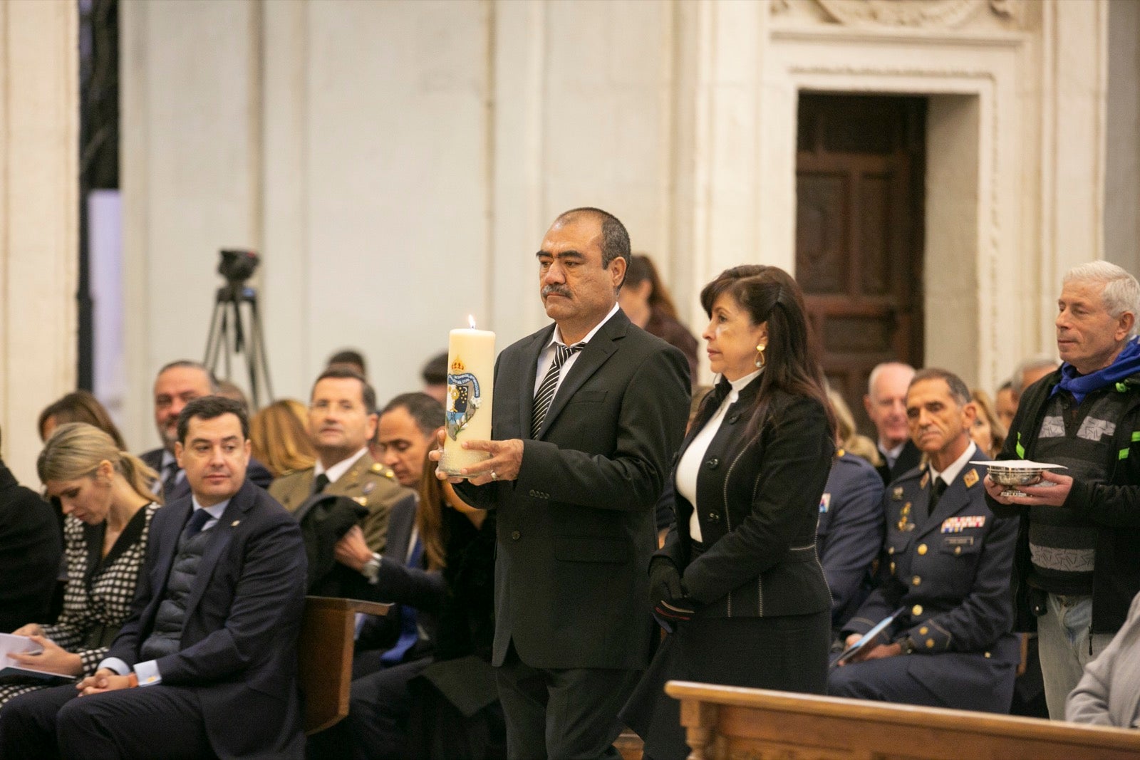 Los mejores momentos y el ambiente de lo vivido en la catedral de Granada este sábado.