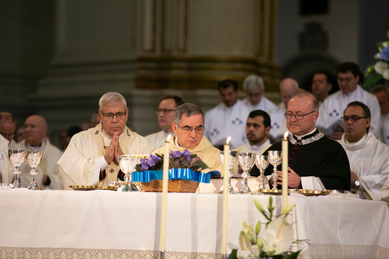 Los mejores momentos y el ambiente de lo vivido en la catedral de Granada este sábado.