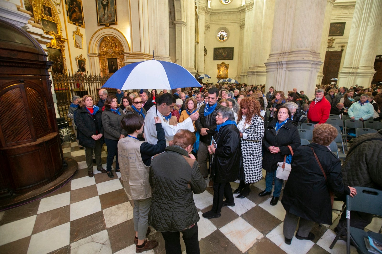 Los mejores momentos y el ambiente de lo vivido en la catedral de Granada este sábado.