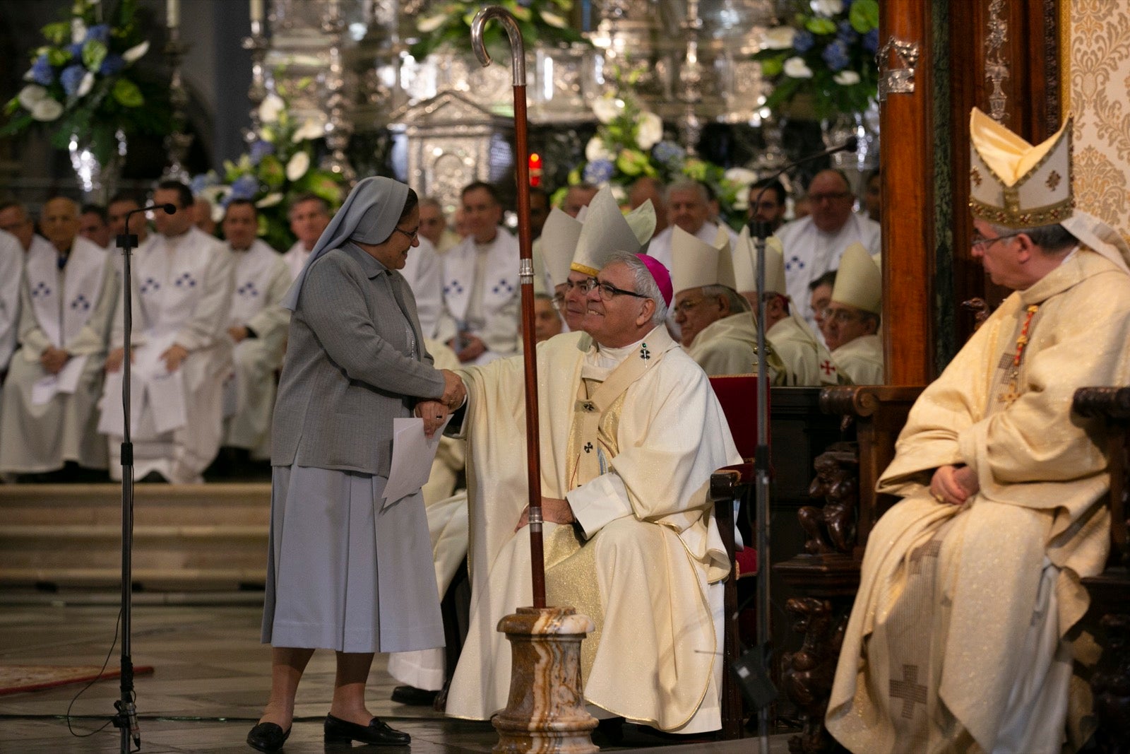 Los mejores momentos y el ambiente de lo vivido en la catedral de Granada este sábado.