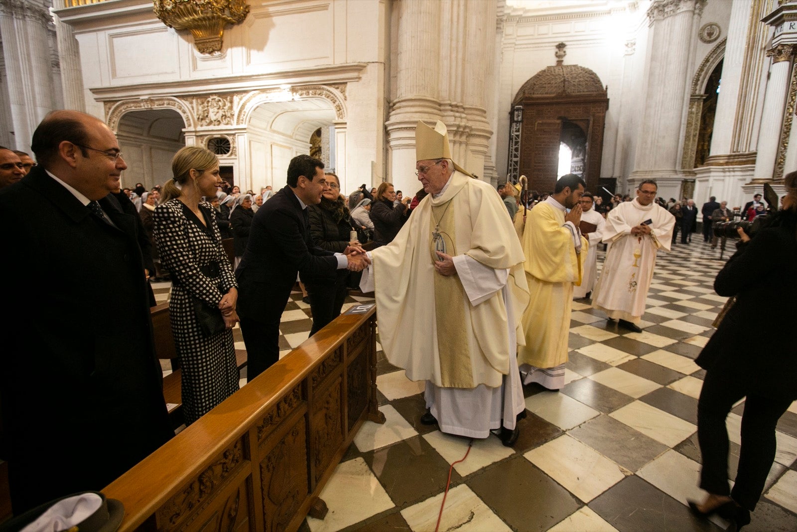 Los mejores momentos y el ambiente de lo vivido en la catedral de Granada este sábado.