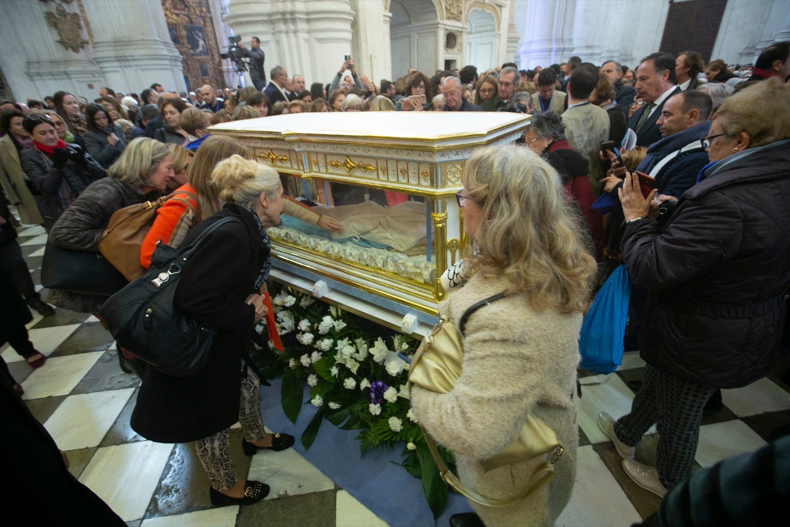 Los mejores momentos y el ambiente de lo vivido en la catedral de Granada este sábado.