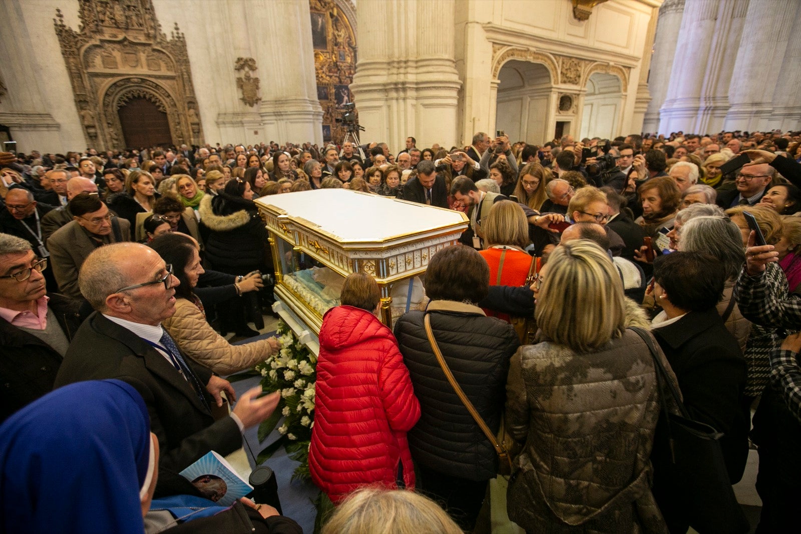 Los mejores momentos y el ambiente de lo vivido en la catedral de Granada este sábado.