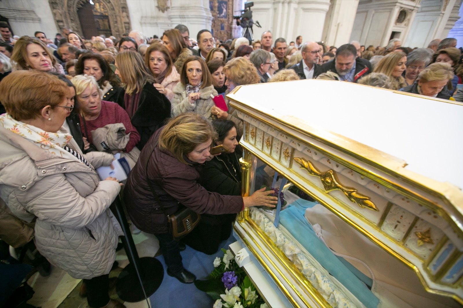 Los mejores momentos y el ambiente de lo vivido en la catedral de Granada este sábado.