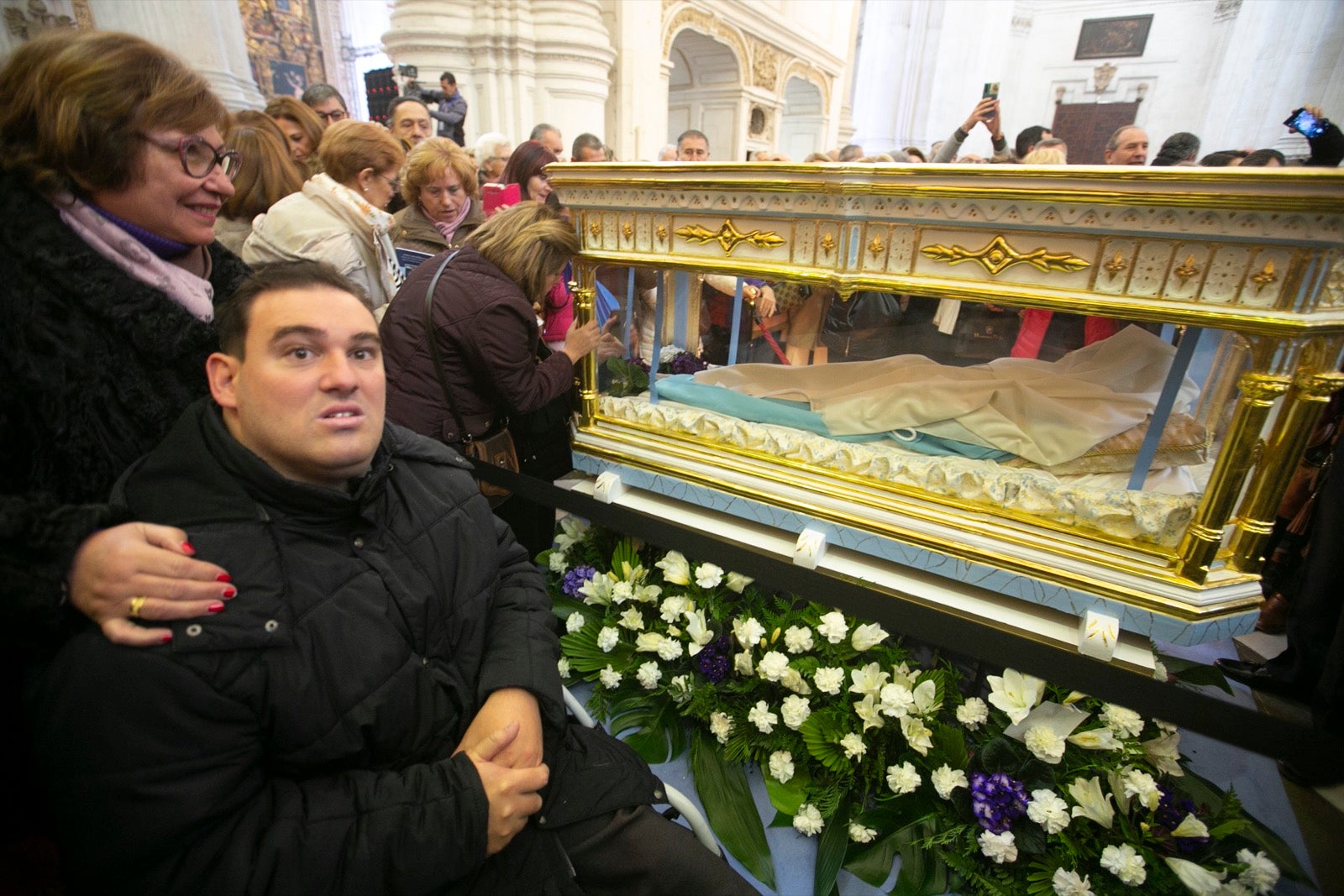 Los mejores momentos y el ambiente de lo vivido en la catedral de Granada este sábado.