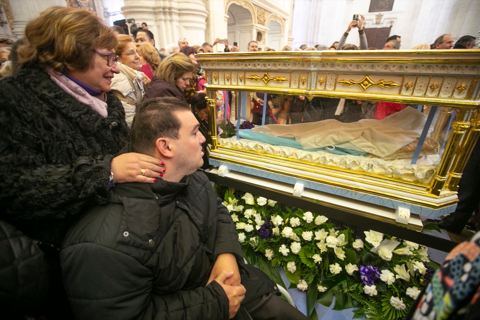 Los mejores momentos y el ambiente de lo vivido en la catedral de Granada este sábado.