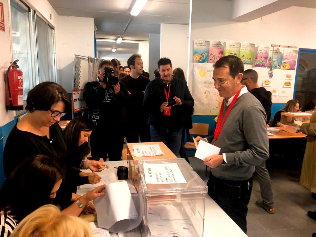 Los aspirantes a ocupar los escaños de Almería en el Congreso de los Diputados y el Senado esperan que las urnas se llenen hoy y se logre la ansiada «estabilidad» en el Gobierno