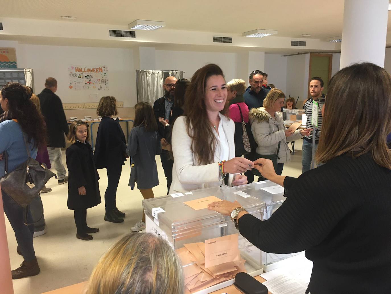 Los aspirantes a ocupar los escaños de Almería en el Congreso de los Diputados y el Senado esperan que las urnas se llenen hoy y se logre la ansiada «estabilidad» en el Gobierno