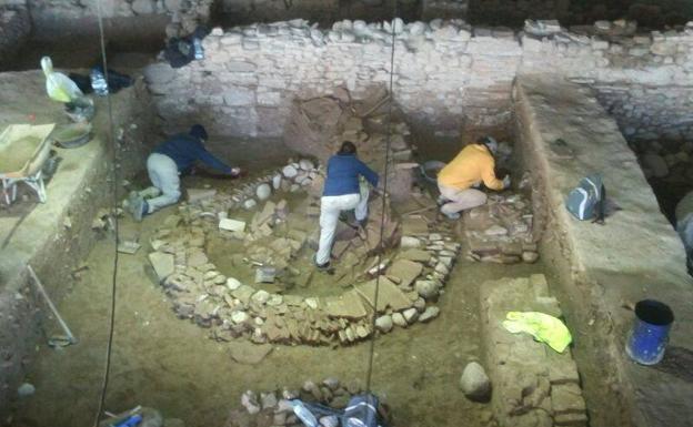 Sala de contrapesos durante la excavación