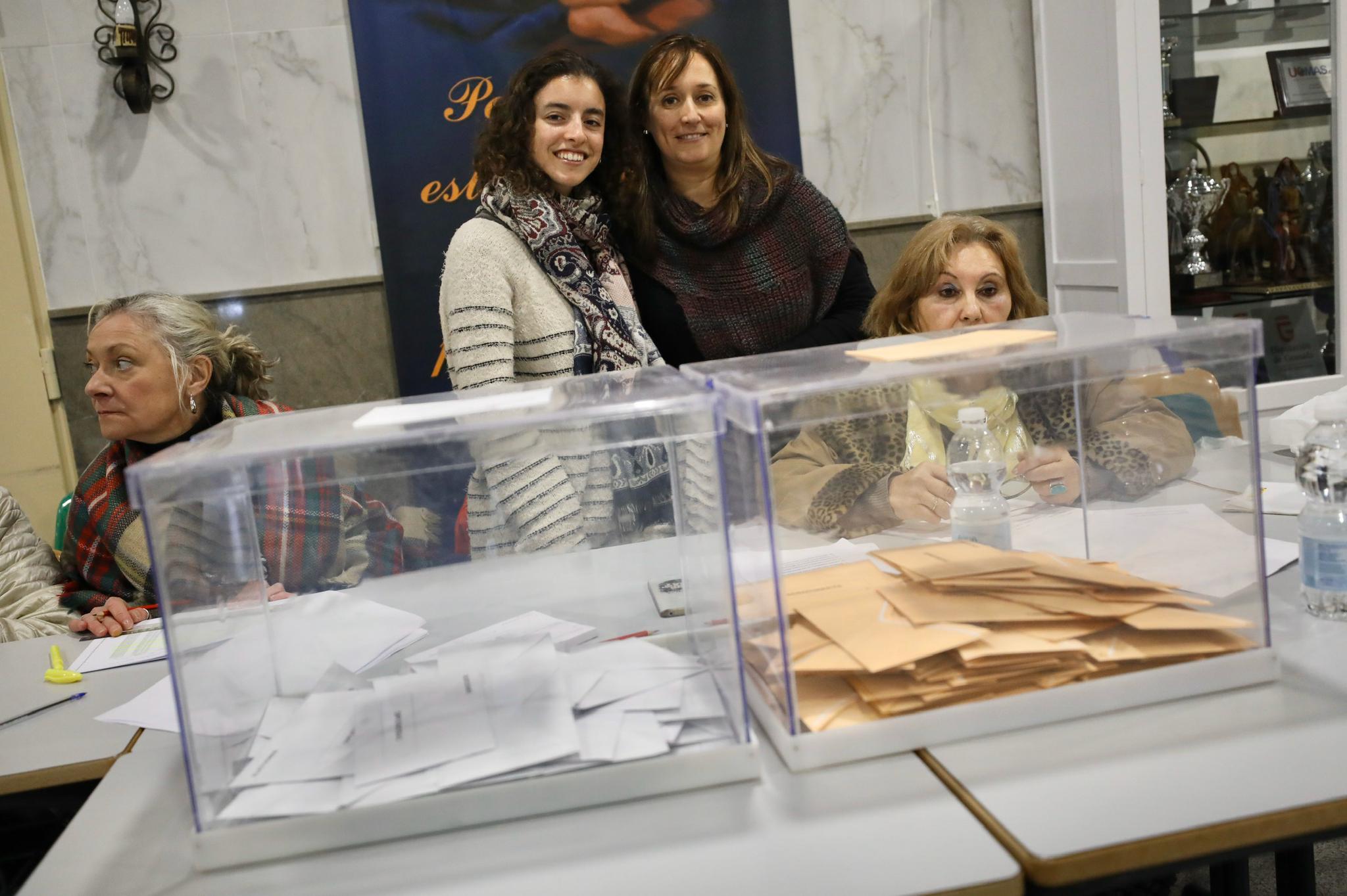 Desde las nueve de la mañana hasta las ocho de la tarde de este domingo, 775.007 granadinos podrán depositar en sus correspondientes mesas electorales -un total de 1.100- las papeletas con su sufragio al Congreso y el Senado