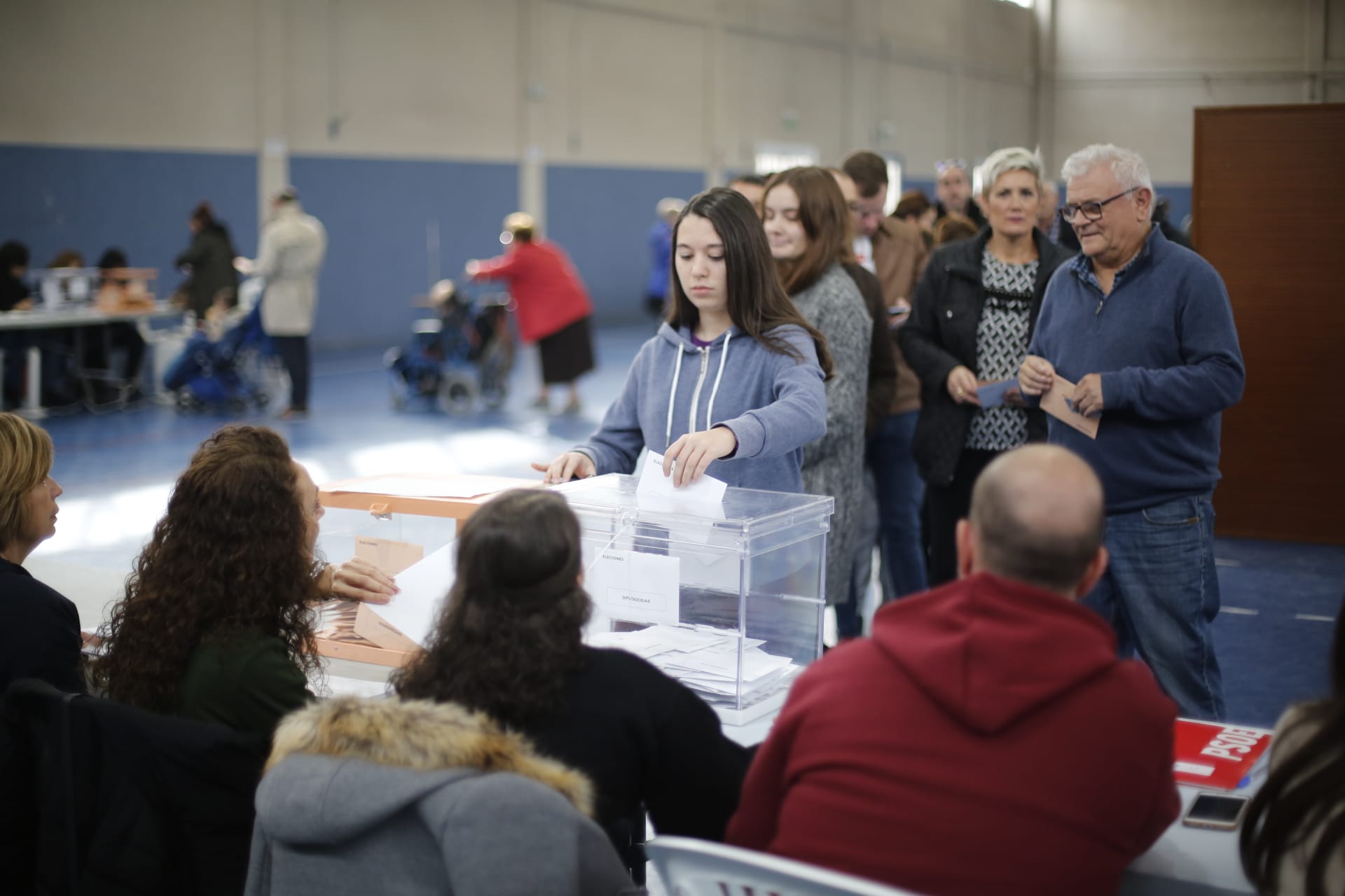 Desde las nueve de la mañana hasta las ocho de la tarde de este domingo, 775.007 granadinos podrán depositar en sus correspondientes mesas electorales -un total de 1.100- las papeletas con su sufragio al Congreso y el Senado