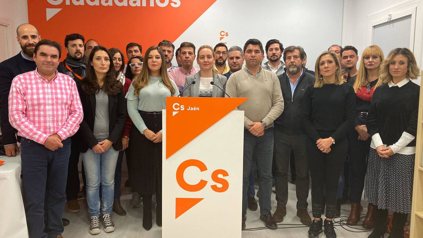 Foto de familia de Ciudadanos tras los resultados electorales. 