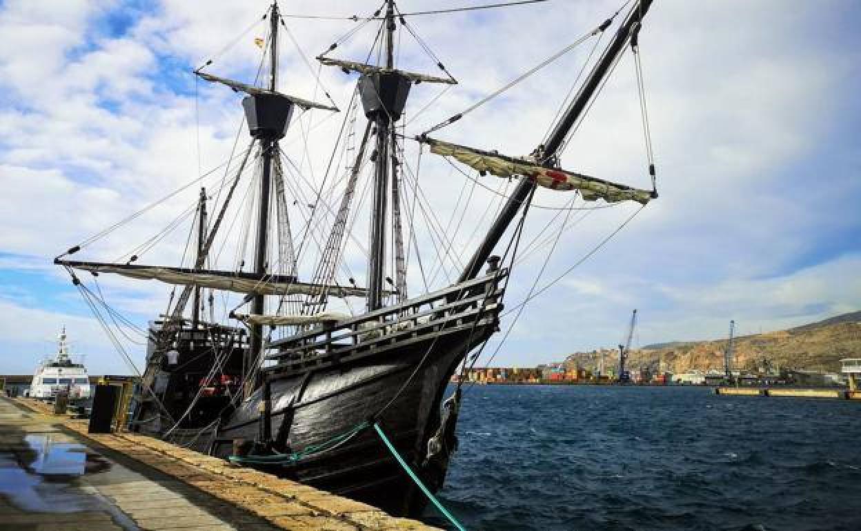 La nao Victoria se refugia en el puerto de Almería por el temporal en su travesía a Motril