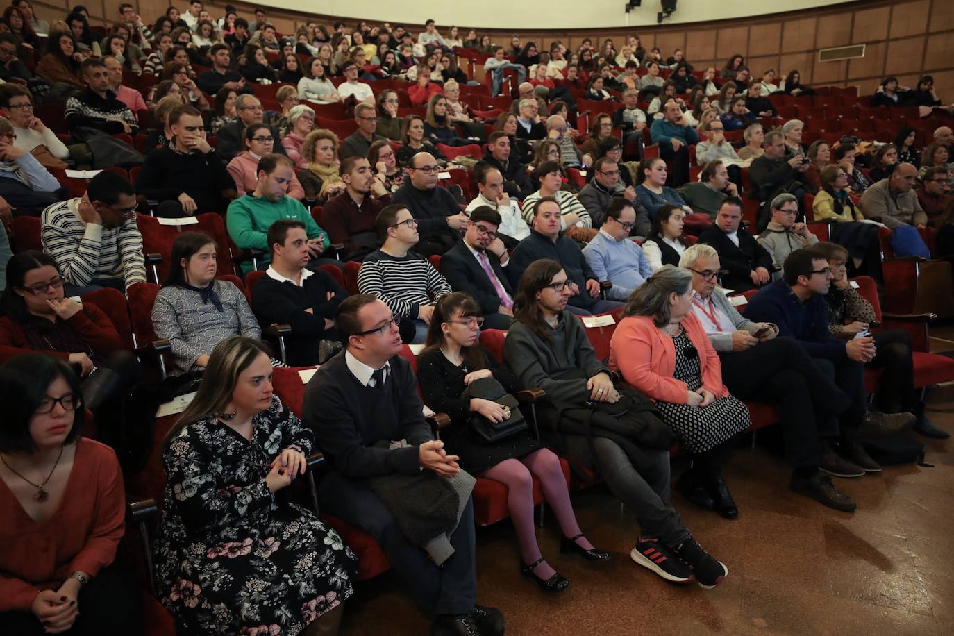 Estas prácticas contribuyen a promover la inclusión social y laboral de las personas con discapacidad intelectual y fomentar la formación e inserción laboral