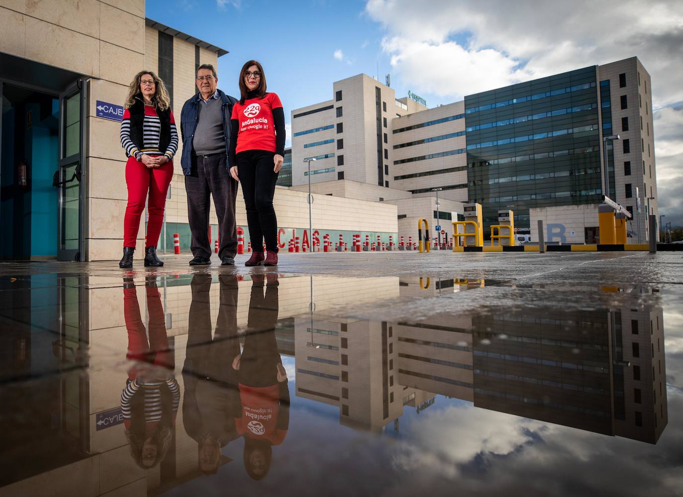 Ana Monge, Juan Antonio García y Chari Coca, pacientes de la unidad de Enfermedades Minoritarias. 