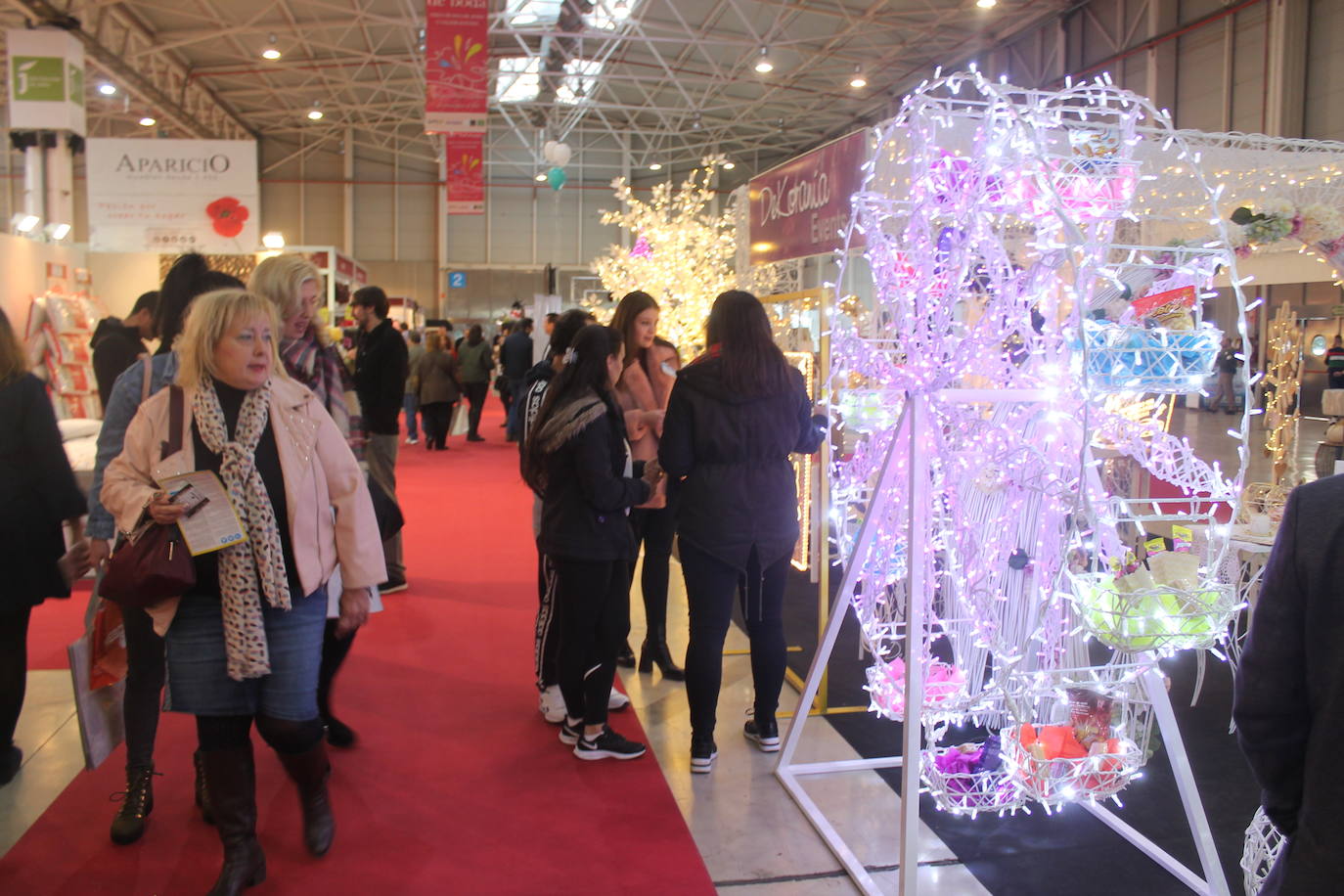 Más de 90 empresas están desde hoy hasta el domingo en Jaén de Boda para mostrar sus productos y servicios destinados a la celebración de estos eventos