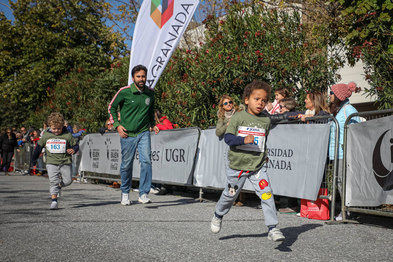 240 niños y niñas participan en la primera jornada de la sexta edición de la Carrera Universidad Ciudad de Granada