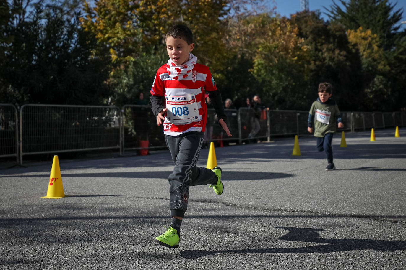 240 niños y niñas participan en la primera jornada de la sexta edición de la Carrera Universidad Ciudad de Granada