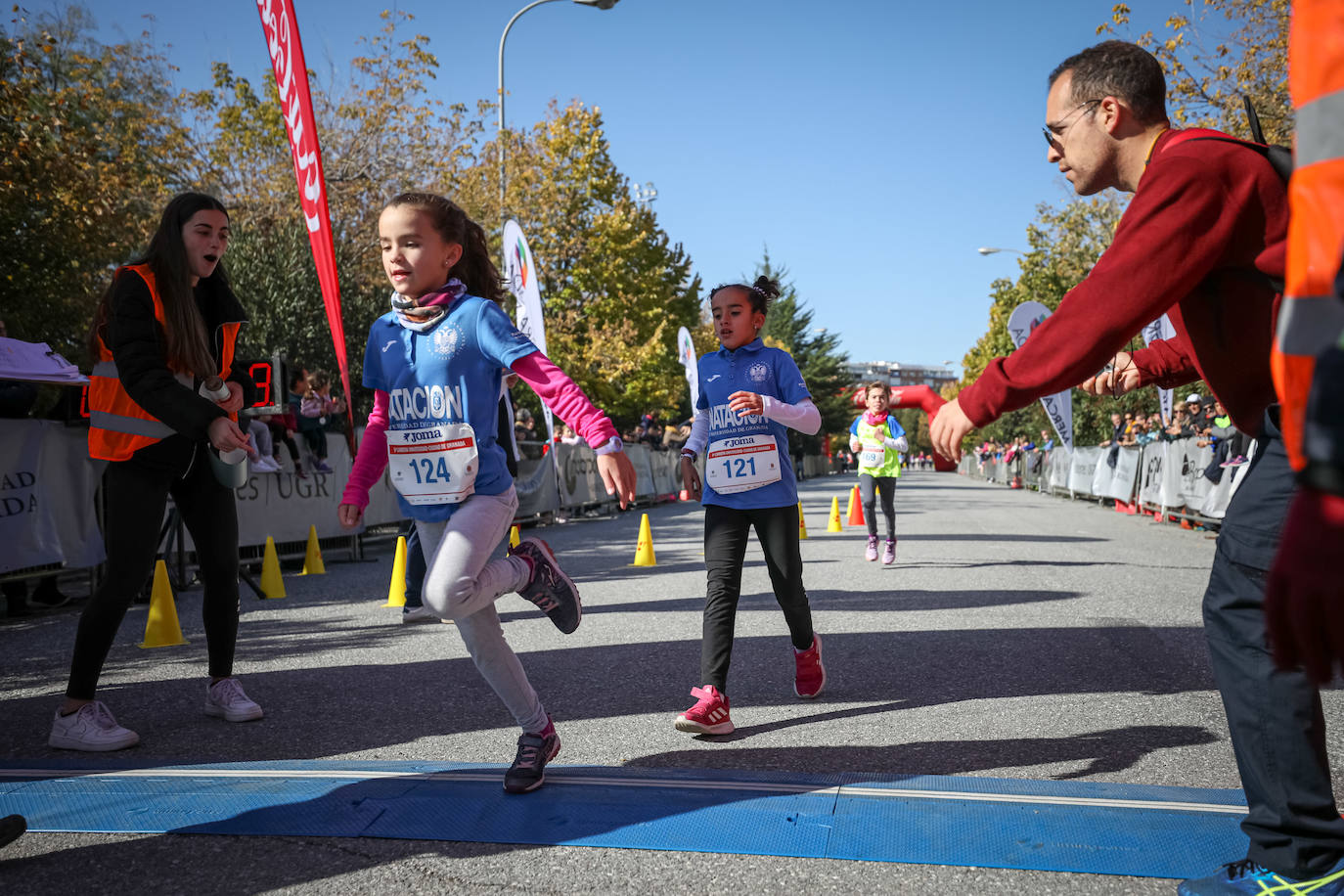 240 niños y niñas participan en la primera jornada de la sexta edición de la Carrera Universidad Ciudad de Granada