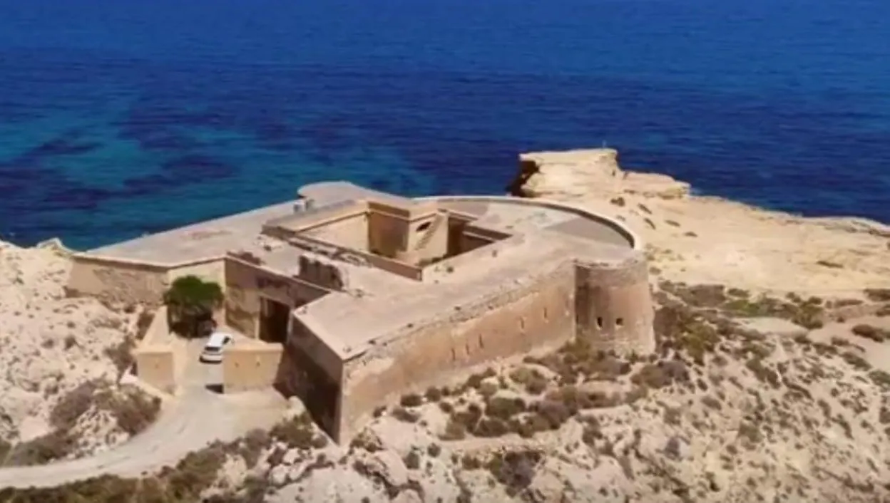 El Castillo de San Ramón es un ejemplo de fortificación defensiva en la costa de Níjar. :: ideal