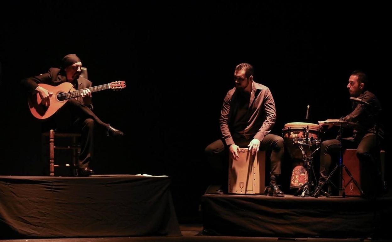 La luz fue escasa durante toda la obra.