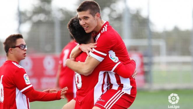 Los robjilancos celebran uno de los goles en la competición. 