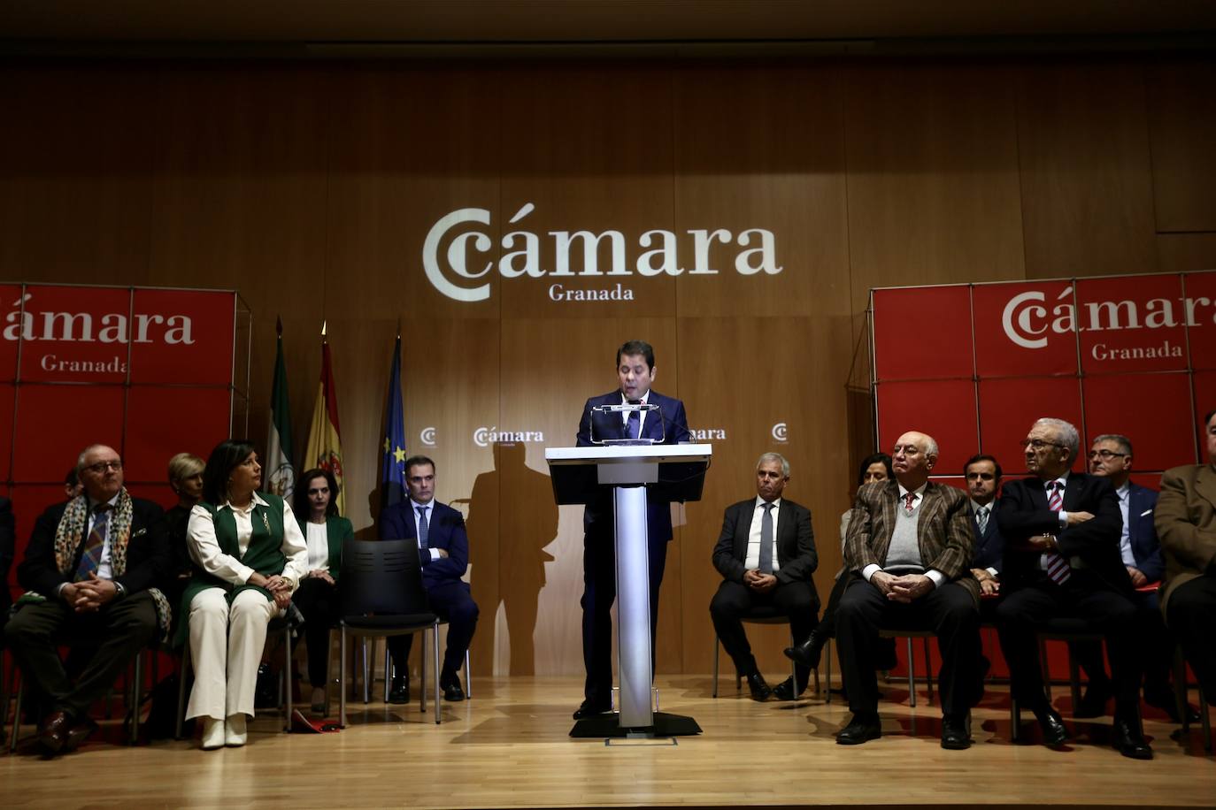 El presidente, arropado por el tejido empresarial granadino, ha reivindicado apoyo institucional para el acelerador de partículas como gran proyecto de futuro 