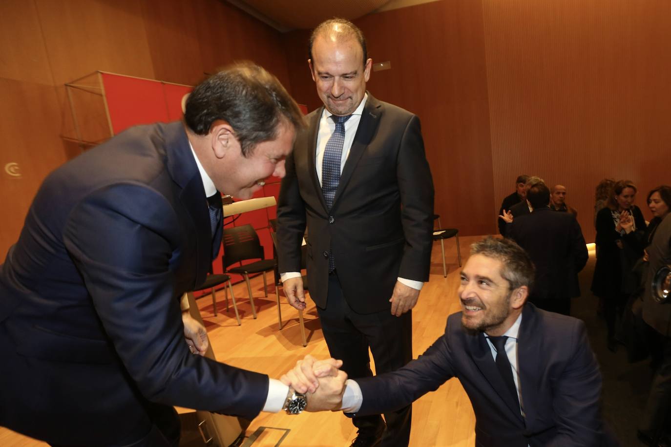 El presidente, arropado por el tejido empresarial granadino, ha reivindicado apoyo institucional para el acelerador de partículas como gran proyecto de futuro 