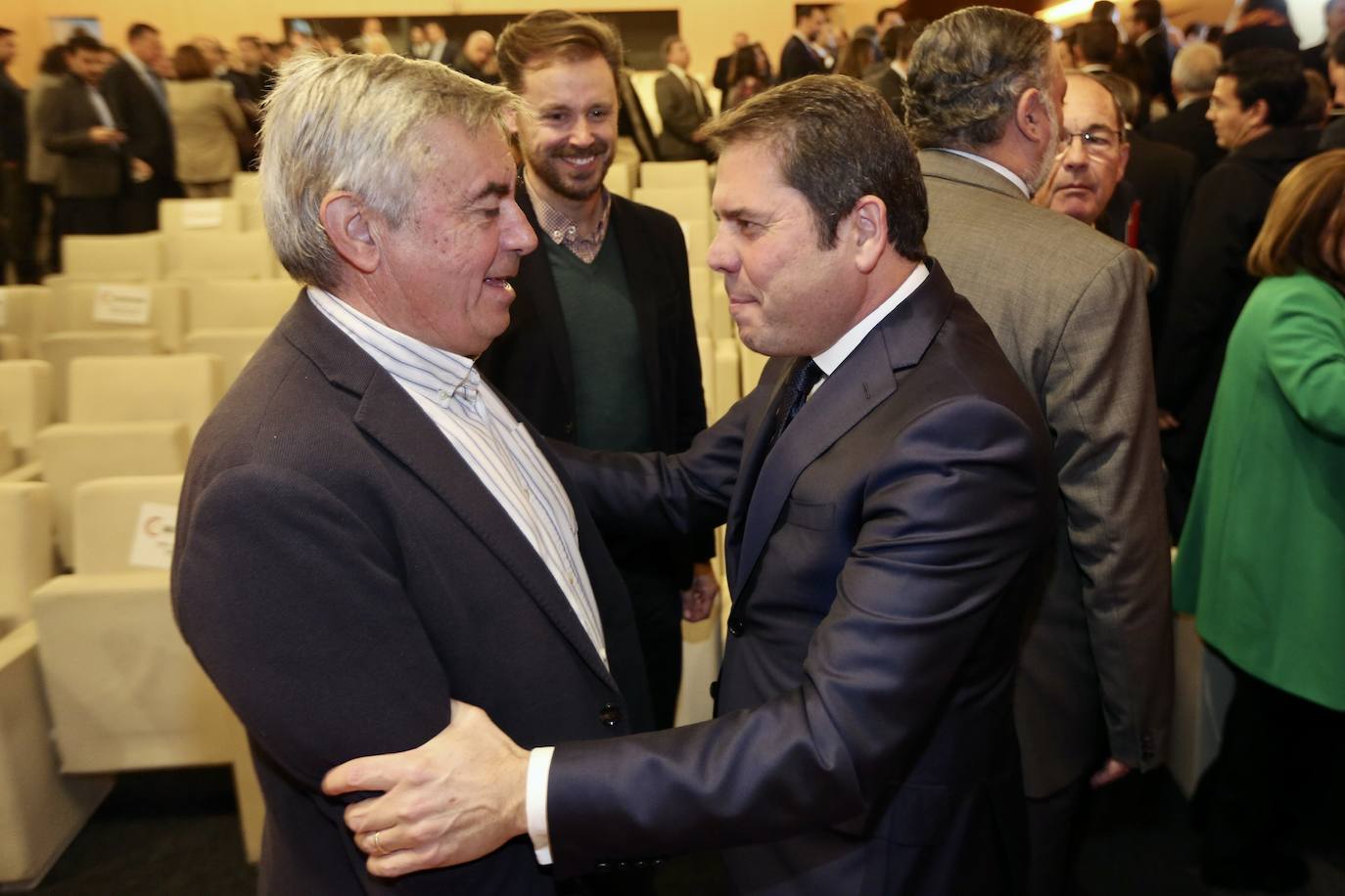 El presidente, arropado por el tejido empresarial granadino, ha reivindicado apoyo institucional para el acelerador de partículas como gran proyecto de futuro 