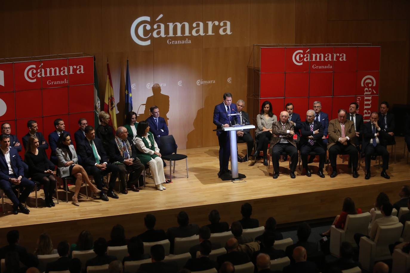 El presidente, arropado por el tejido empresarial granadino, ha reivindicado apoyo institucional para el acelerador de partículas como gran proyecto de futuro 
