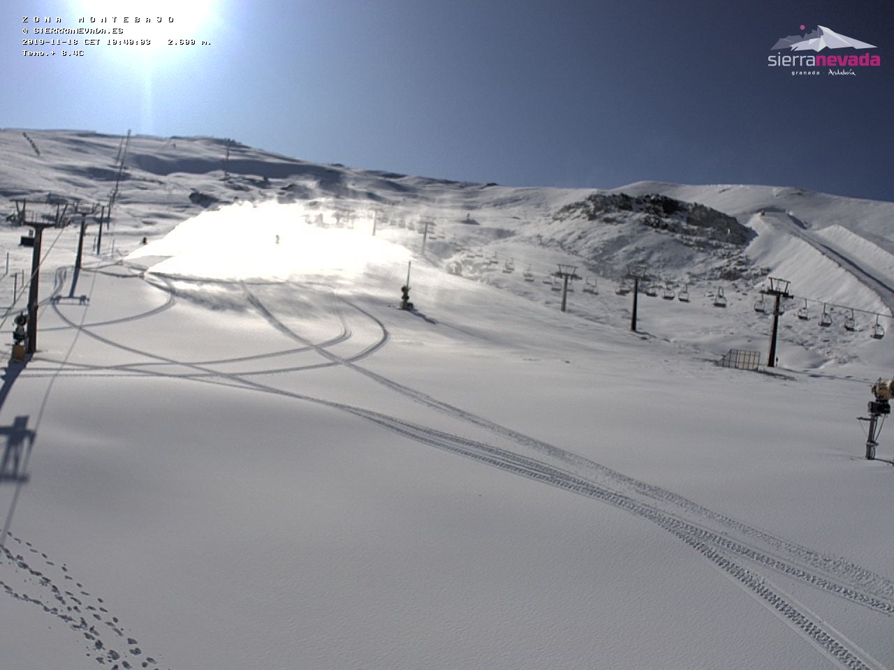 La gran nevada de la pasada madrugada ha dejado entre 10 y 20 centímetros de espesor en la estación, que abre sus puertas el sábado 23 de noviembre.