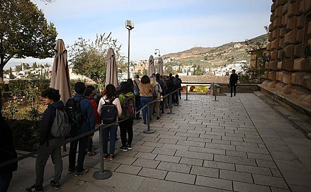 Aquí estará el acceso tanto para entradas individuales como de grupo a Palacios. 