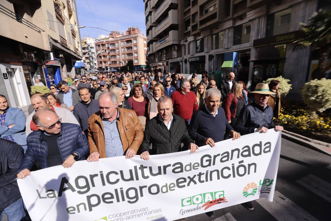 Miles de personas se han citado hoy en Motril para protestar por la situación del campo y pedir soluciones