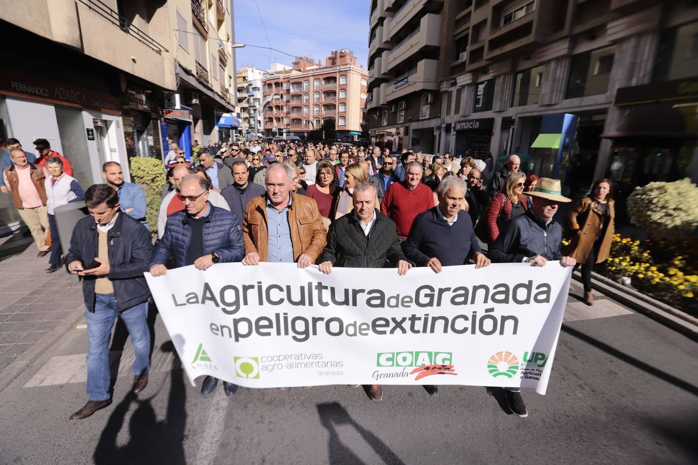 Miles de personas se han citado hoy en Motril para protestar por la situación del campo y pedir soluciones