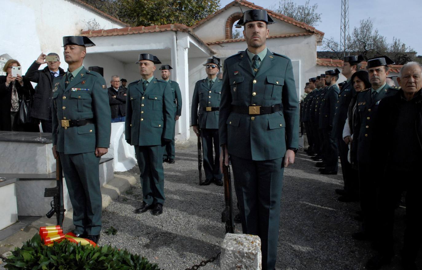 Fotos: Así ha sido el homenaje a los dos guardias civiles asesinados en Granada hace un siglo