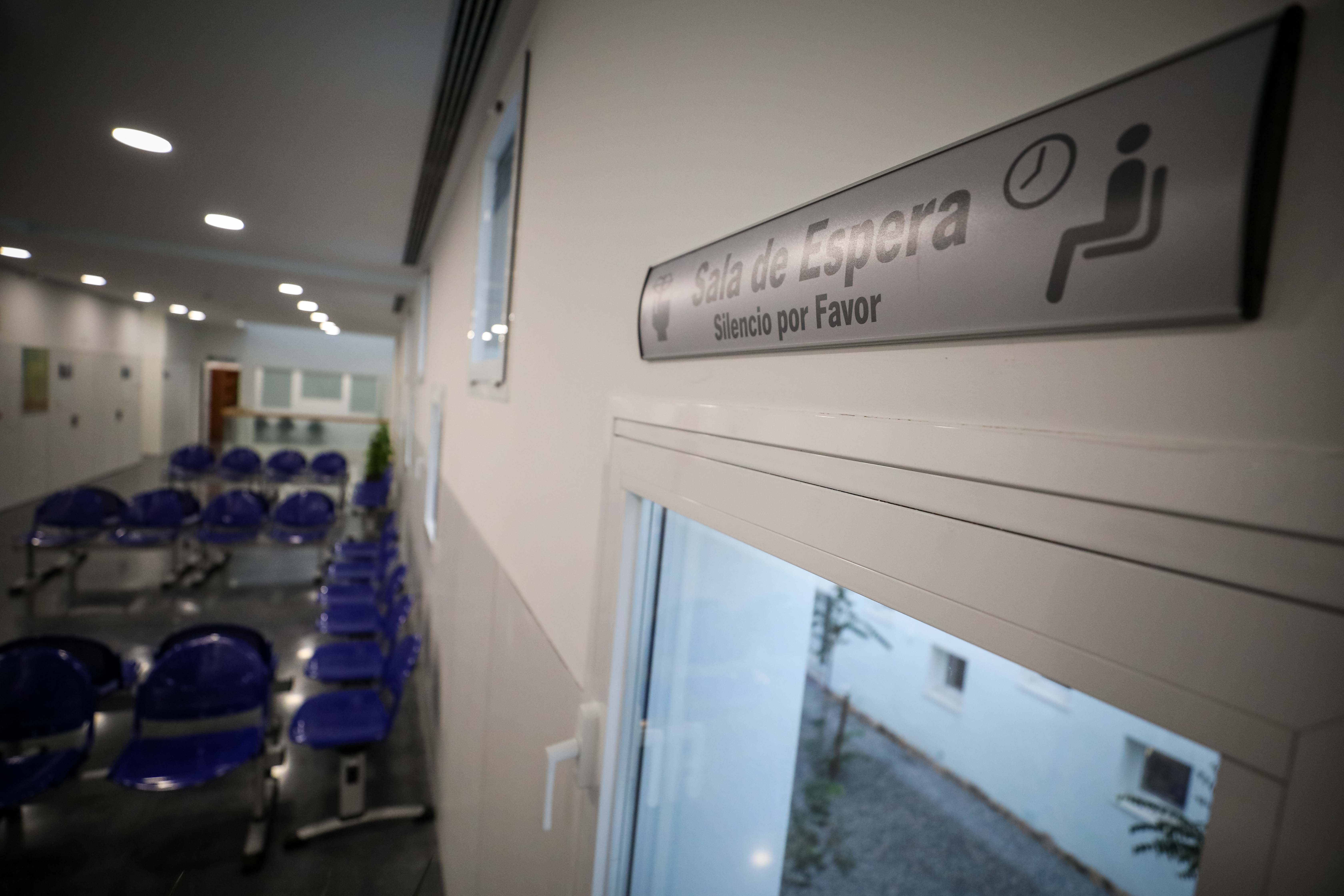 El centro de salud de Bola de Oro cuenta con una superficie de 1.520 metros cuadrados distribuidos en forma de U y tres alturas: semisótano, planta baja y planta primera