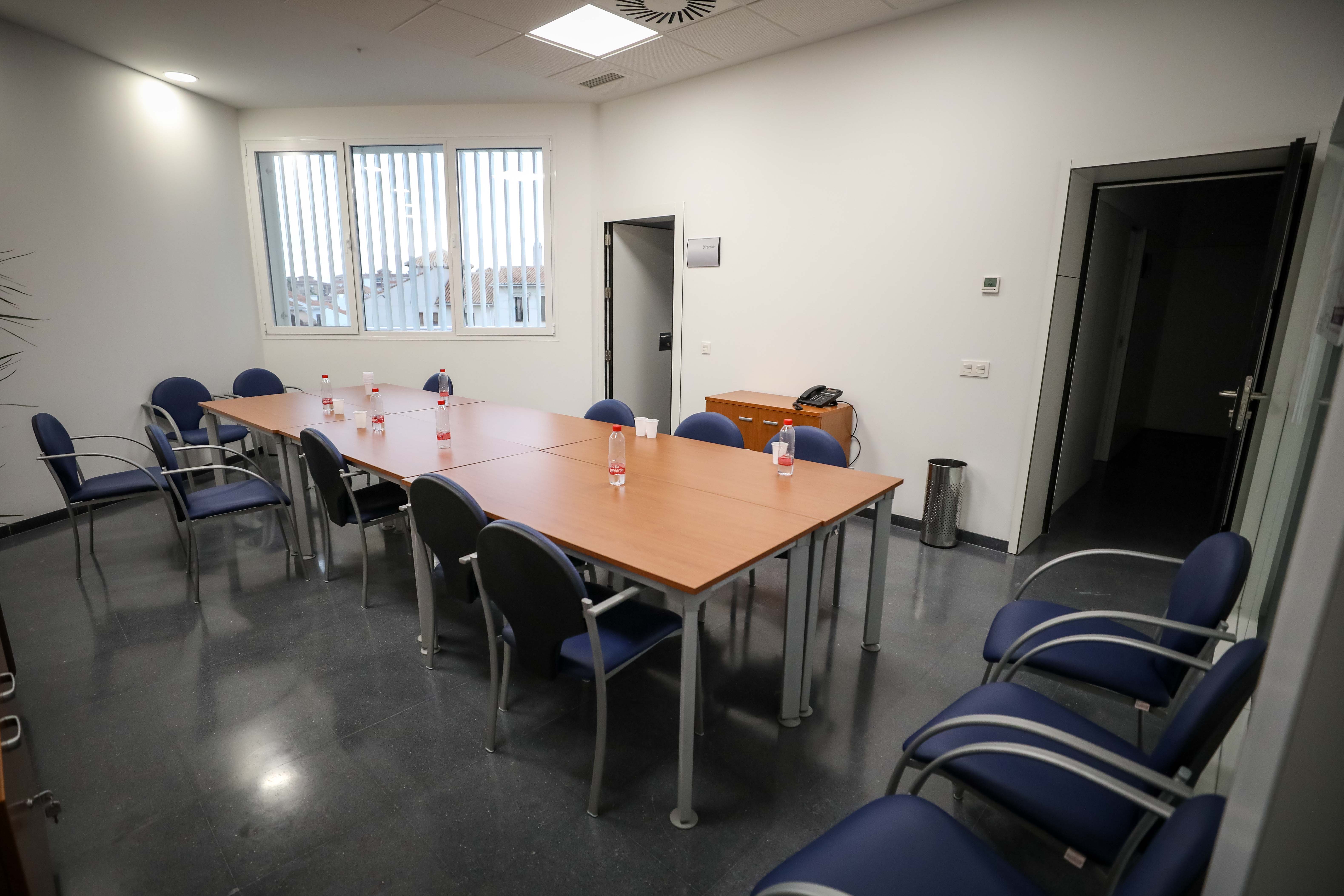 El centro de salud de Bola de Oro cuenta con una superficie de 1.520 metros cuadrados distribuidos en forma de U y tres alturas: semisótano, planta baja y planta primera