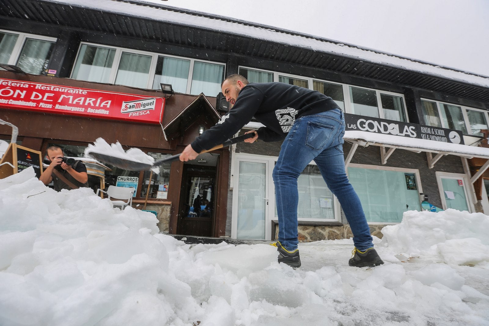 Así luce la estación tras las últimas nevadas, a punto de estrenar temporada.