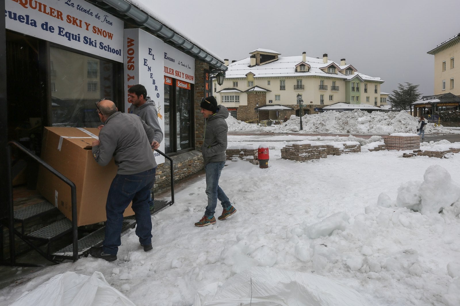 Así luce la estación tras las últimas nevadas, a punto de estrenar temporada.