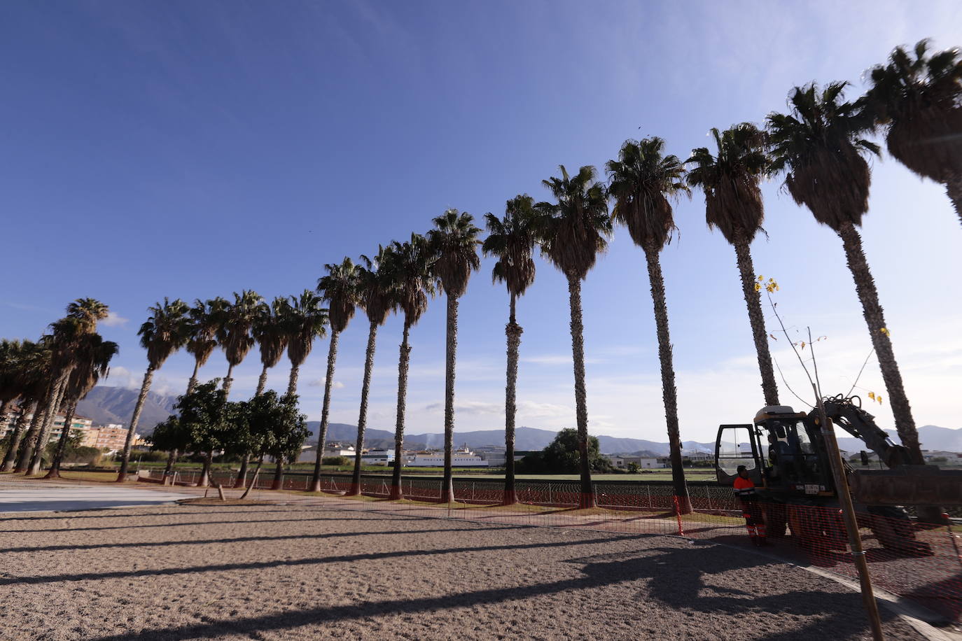 El objeto de este sendero es crear una vía accesible que mejore la movilidad a través del parque y sirva de interconexión entre la avenida de la Constitución y la avenida de Nuestra Señora de la Cabeza. 
