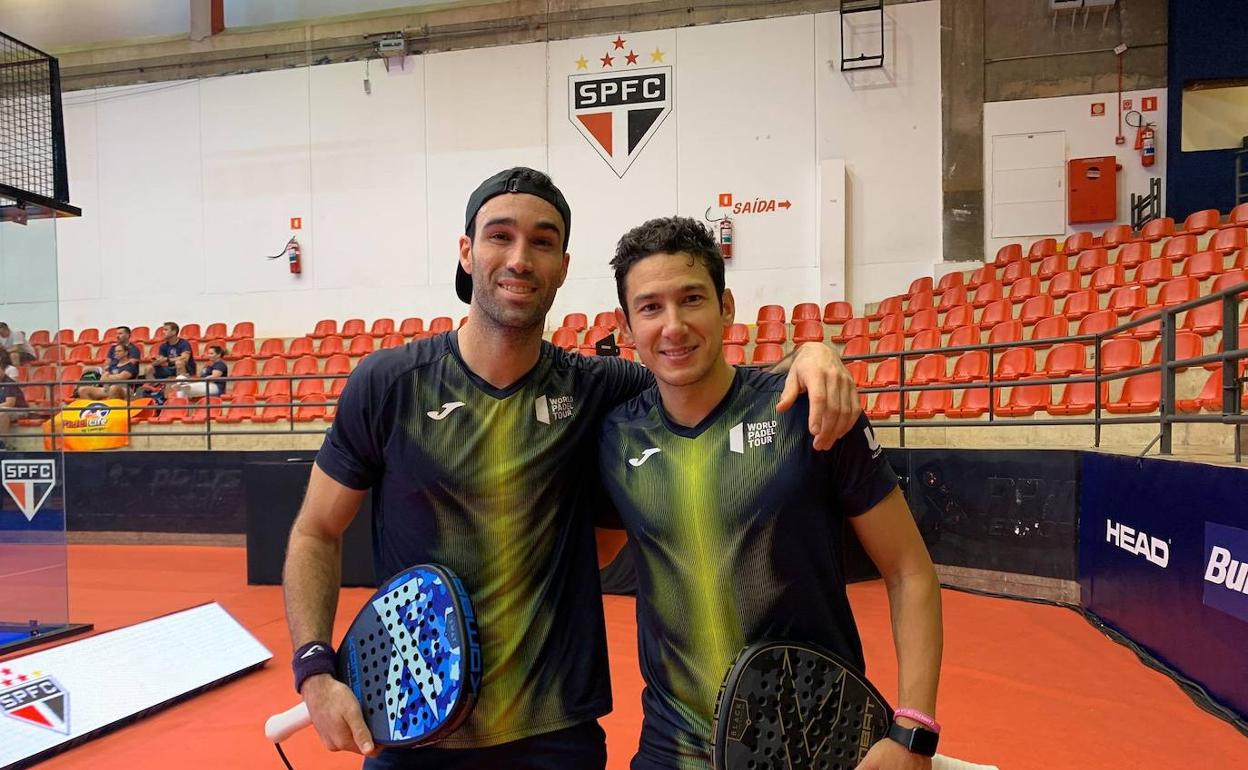 Javi Ruiz, junto a Uri Botello tras ganar su primer partido en San Paulo. 