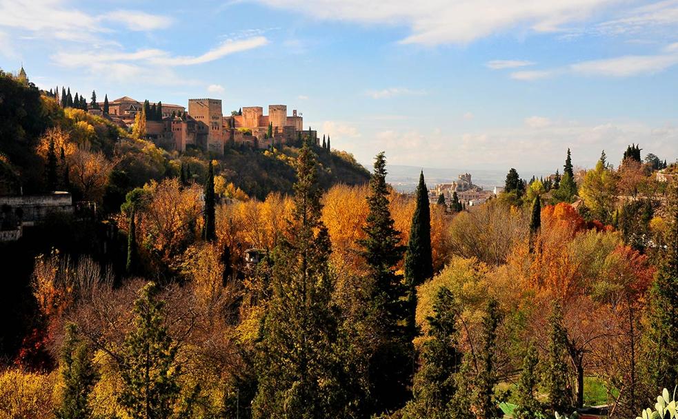 El otoño cubre de ocre las laderas de Valparaíso 