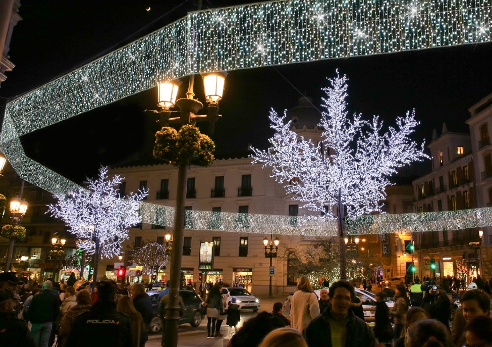 En esta galería repasamos cómo va a quedar iluminada la ciudad, con todas sus novedades, como la bola transitable 