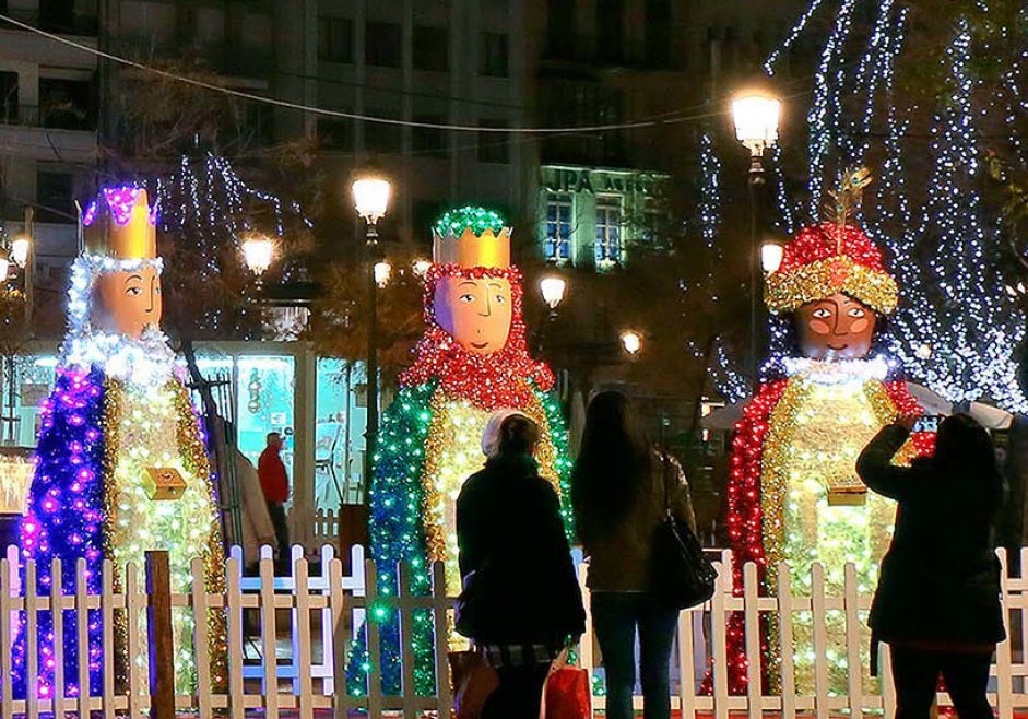 En esta galería repasamos cómo va a quedar iluminada la ciudad, con todas sus novedades, como la bola transitable 